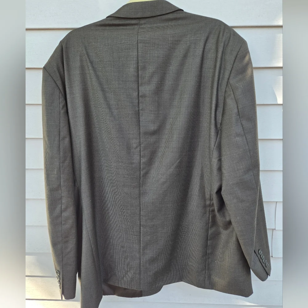 Roger's Aristocrat 86% Wool Vintage Men Blazer.  Measurements are in Pictures.